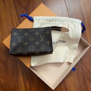 AUTHENTIC LV TOILETRY 15